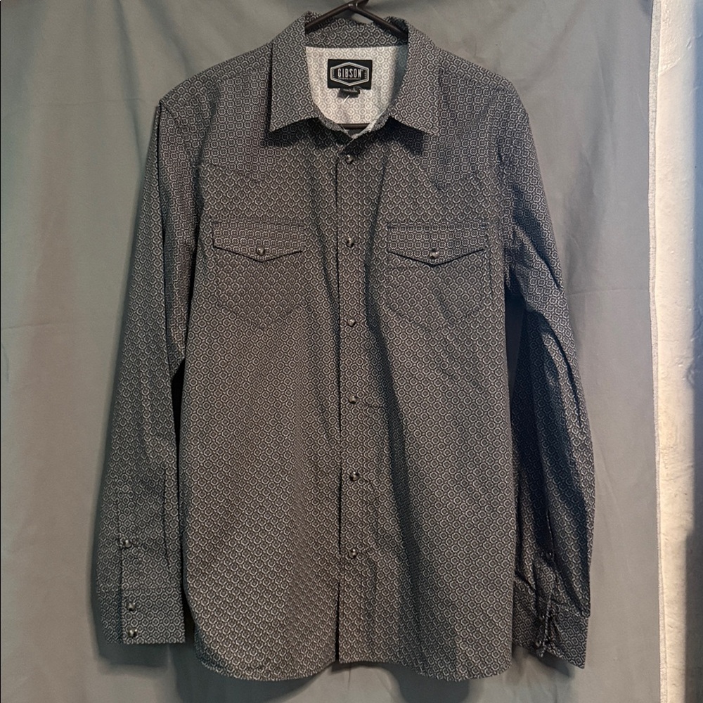Gibson Men's Black and Orange Patterned Button Up Shirt